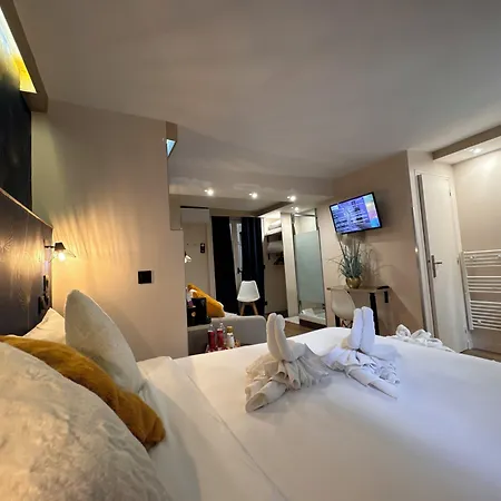 Nation Montmartre Hotel
