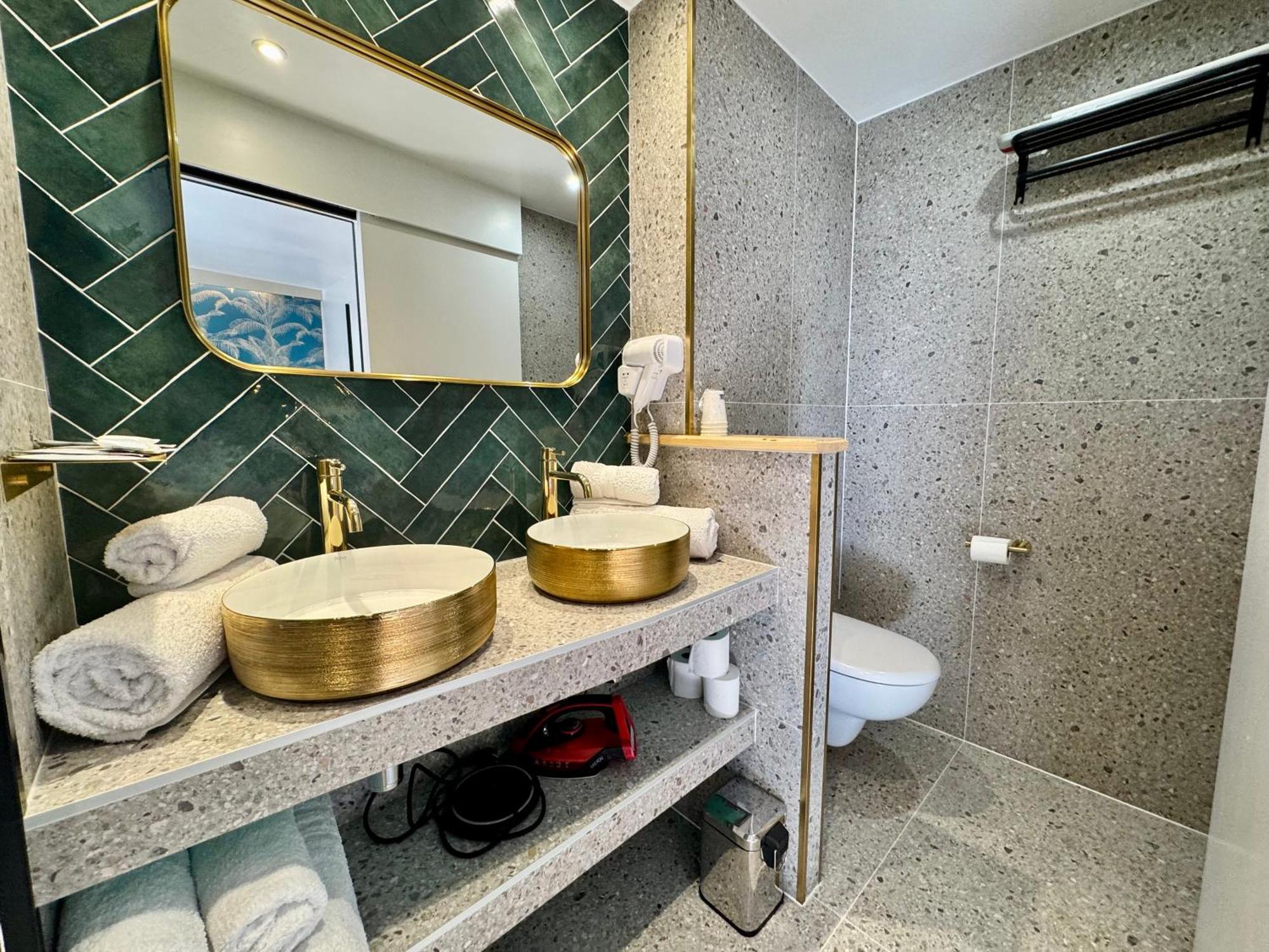 Nation Montmartre Hotel