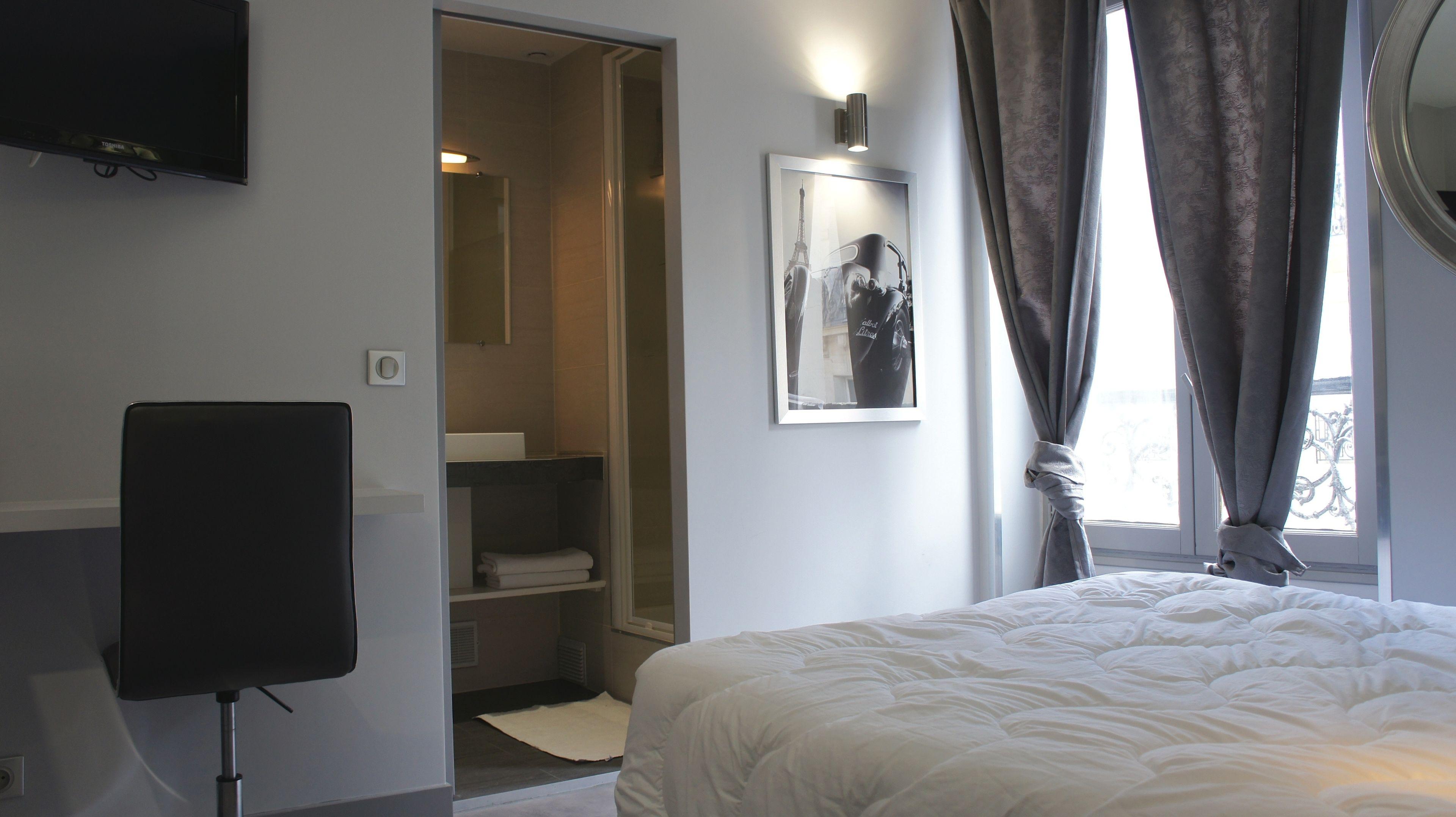 Nation Montmartre Hotel